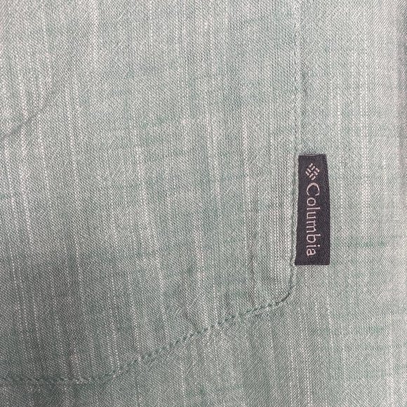 Columbia men's size Large, regular fit short sleeved button down shirt in green. - Picture 3 of 5